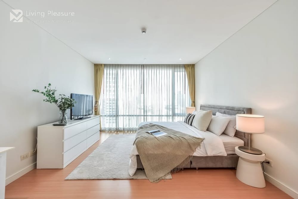 2-Bedroom Pet-Friendly Condo for Rent I Fullerton Sukhumvit I Near BTS Ekkamai 10
