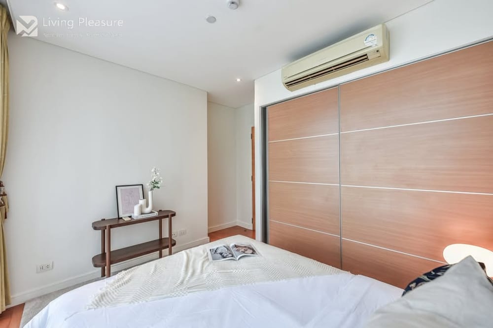 2-Bedroom Pet-Friendly Condo for Rent I Fullerton Sukhumvit I Near BTS Ekkamai 11