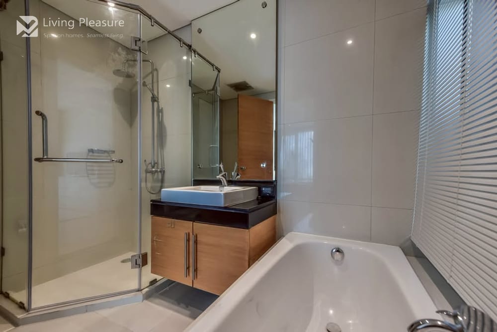 2-Bedroom Pet-Friendly Condo for Rent I Fullerton Sukhumvit I Near BTS Ekkamai 12