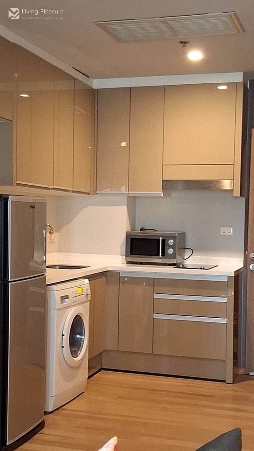 Modern Studio for Rent I Noble Refine I BTS Phrom Phong 3