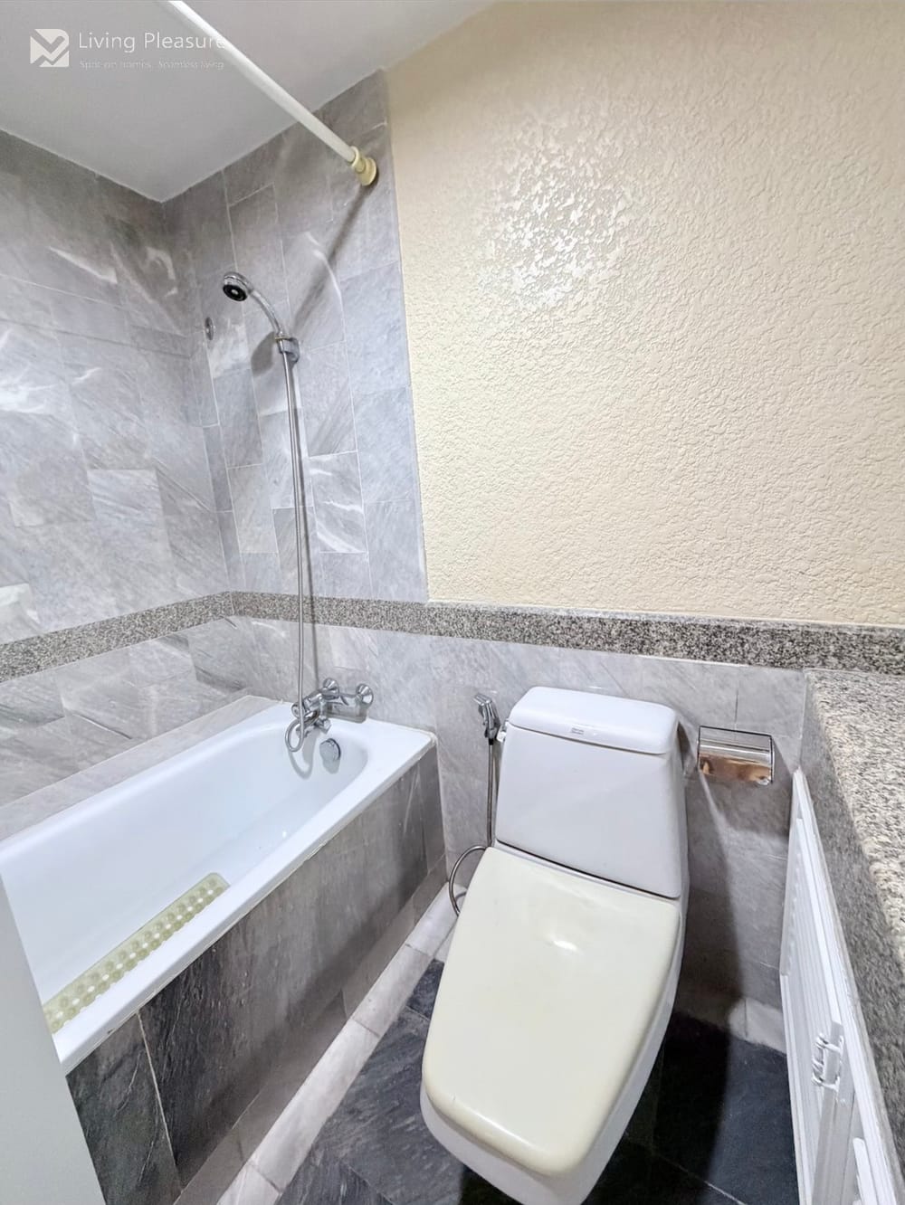 2-Bedroom Condo for Rent I Las Colinas I MRT Sukhumvit  10
