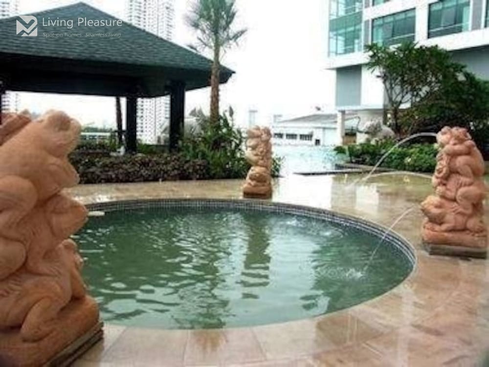 Luxury 1 Bedroom Condo for Rent | Baan Sathorn Chaophraya 21