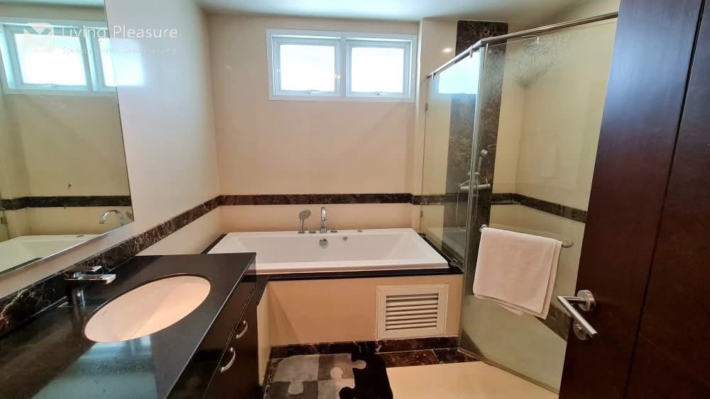 Luxury 3-Bedroom Apartment for Rent | 289 sqm | High Floor 12