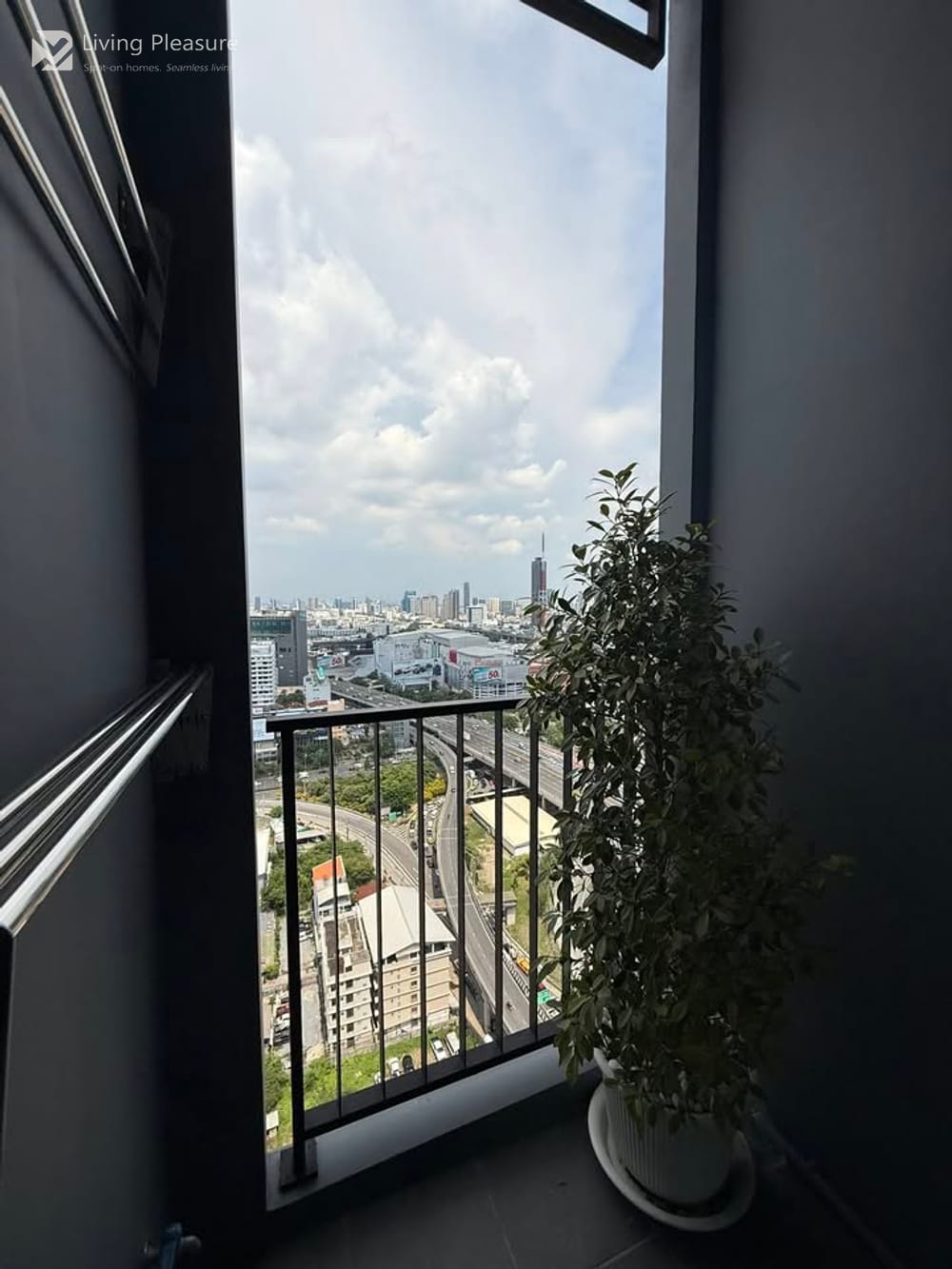 1 Bedroom Duplex for Rent I IDEO Rama9-Asoke 9