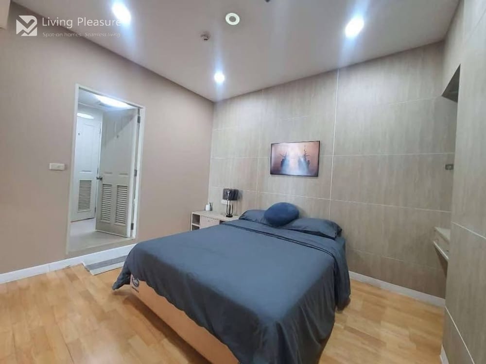 Luxury 2-Bedroom Condo for Rent at Baan Sathorn Chaopraya with City View near BTS Saphan Taksin 6