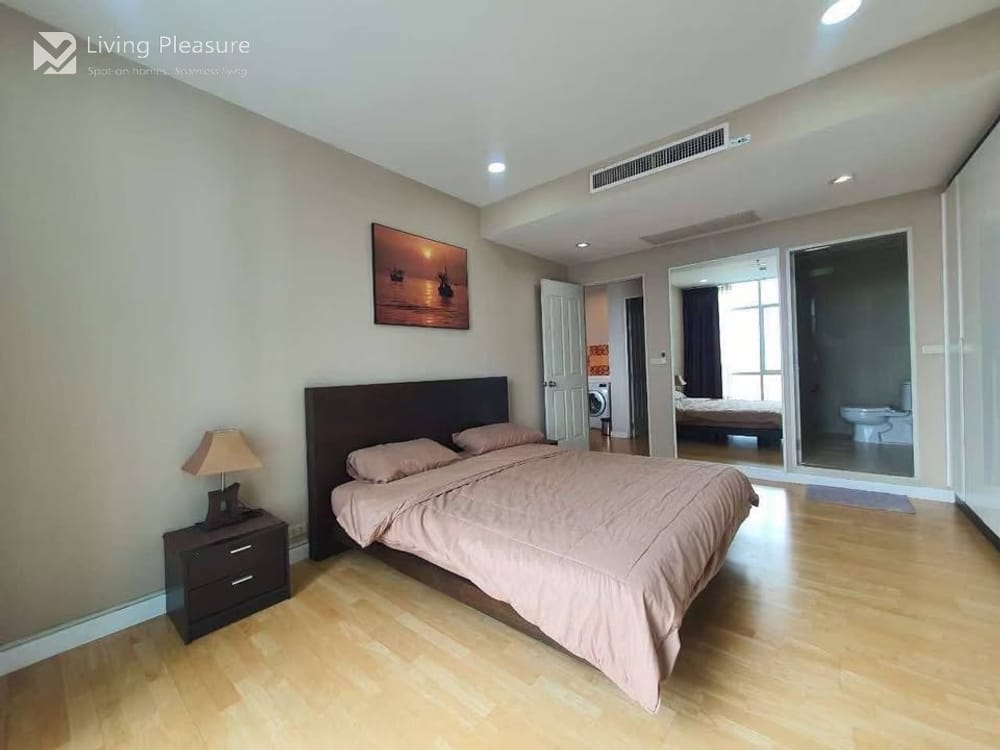 Luxury 2-Bedroom Condo for Rent at Baan Sathorn Chaopraya with City View near BTS Saphan Taksin 7