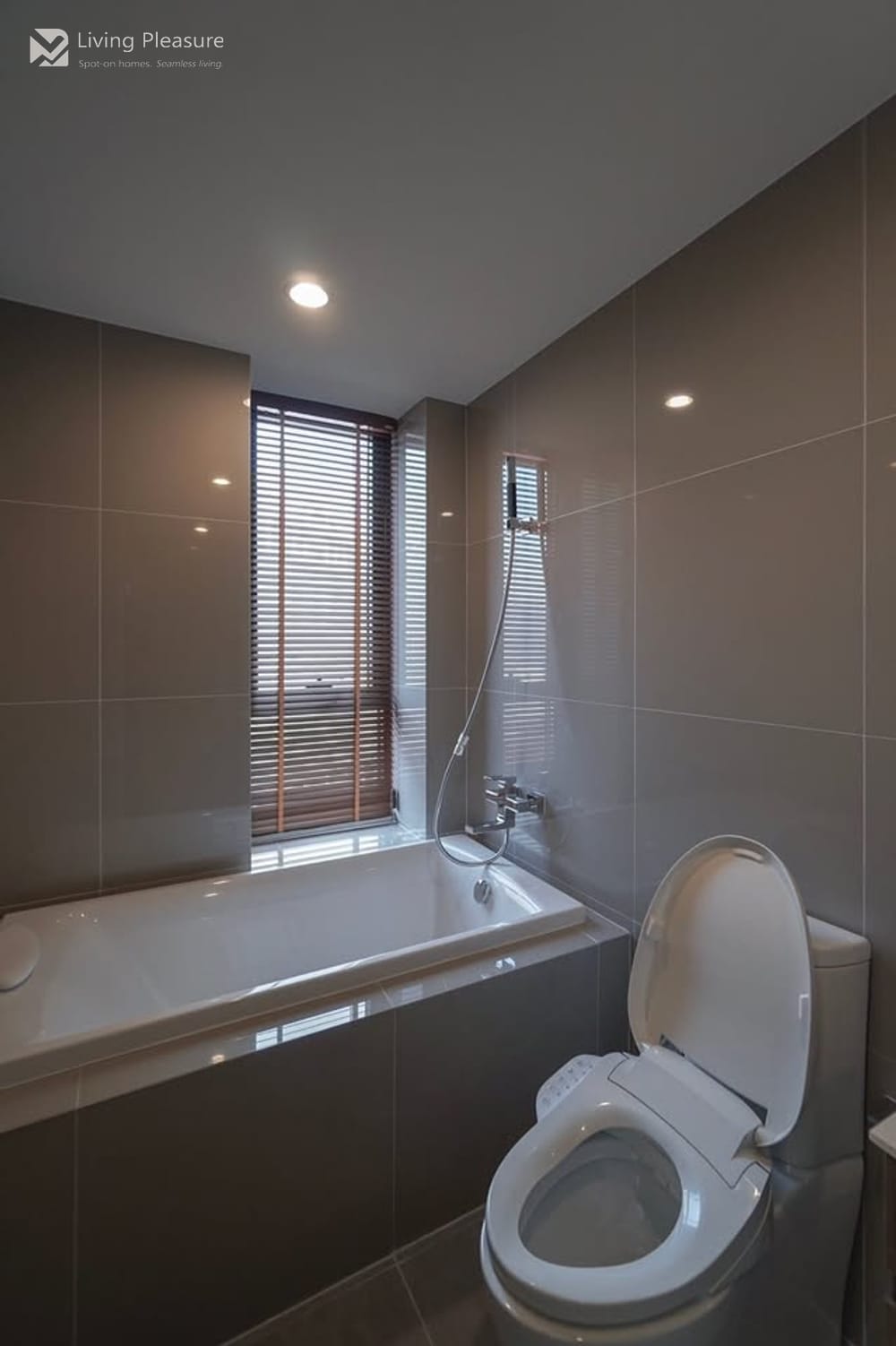 2-Bedroom Apartment for Rent at Ideo Mobi Asoke near MRT Phetchaburi 20