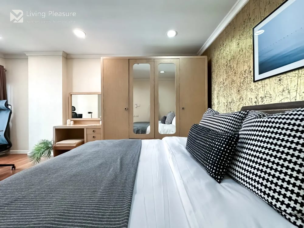Lumpini Suite Sukhumvit 41 | Spacious 2-Bedroom Apartment | Ultra-Fast WiFi | Private Pool | Phrom Phong 15