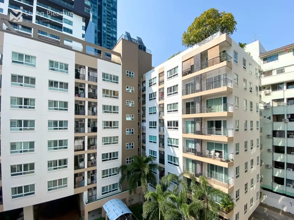 Lumpini Suite Sukhumvit 41 | Spacious 2-Bedroom Apartment | Ultra-Fast WiFi | Private Pool | Phrom Phong 23