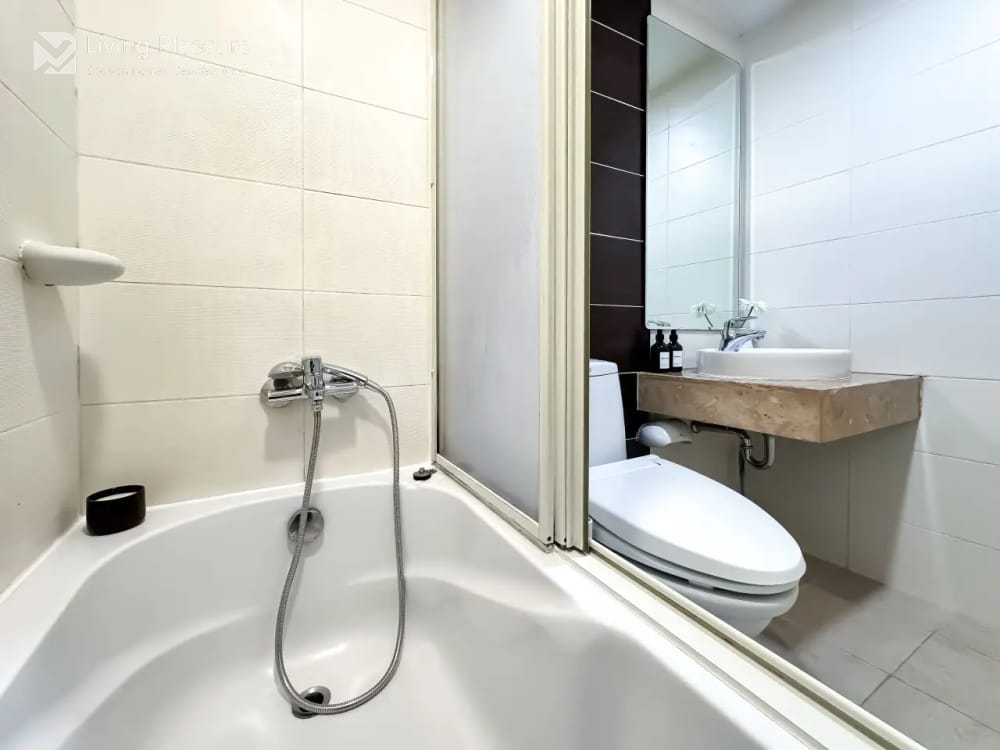 Lumpini Suite Sukhumvit 41 | Spacious 2-Bedroom Apartment | Ultra-Fast WiFi | Private Pool | Phrom Phong 24