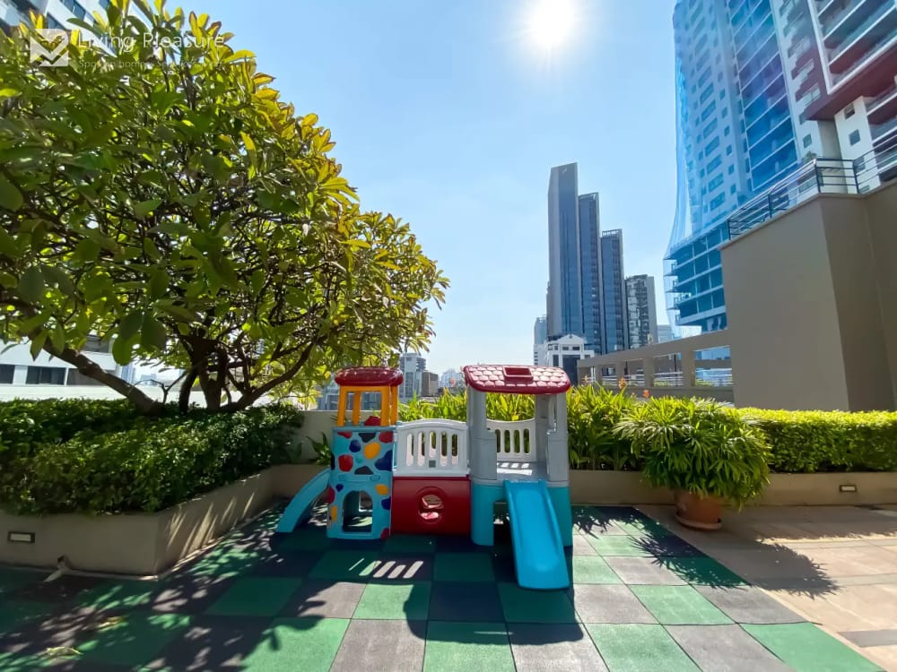 Lumpini Suite Sukhumvit 41 | Spacious 2-Bedroom Apartment | Ultra-Fast WiFi | Private Pool | Phrom Phong 39