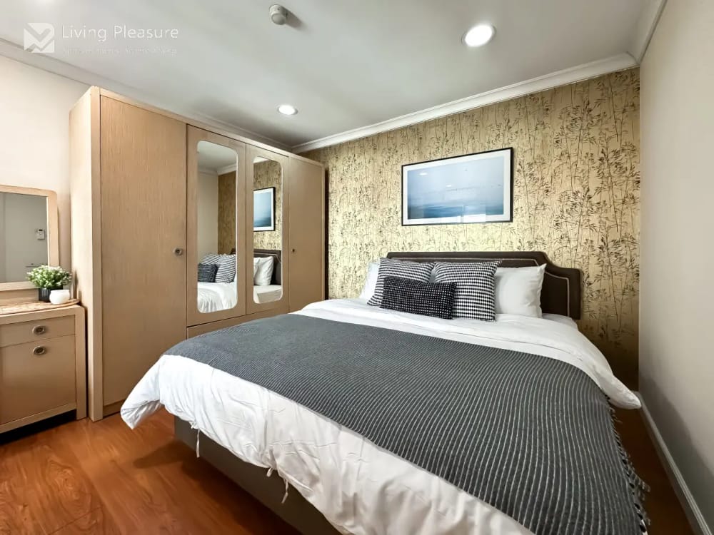 Lumpini Suite Sukhumvit 41 | Spacious 2-Bedroom Apartment | Ultra-Fast WiFi | Private Pool | Phrom Phong 4