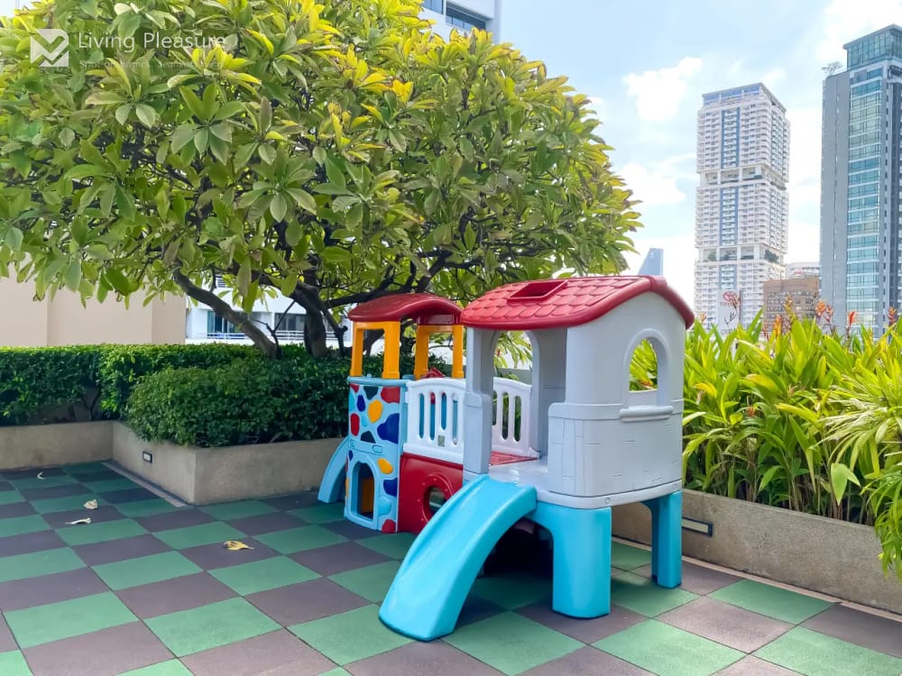 Lumpini Suite Sukhumvit 41 | Spacious 2-Bedroom Apartment | Ultra-Fast WiFi | Private Pool | Phrom Phong 40