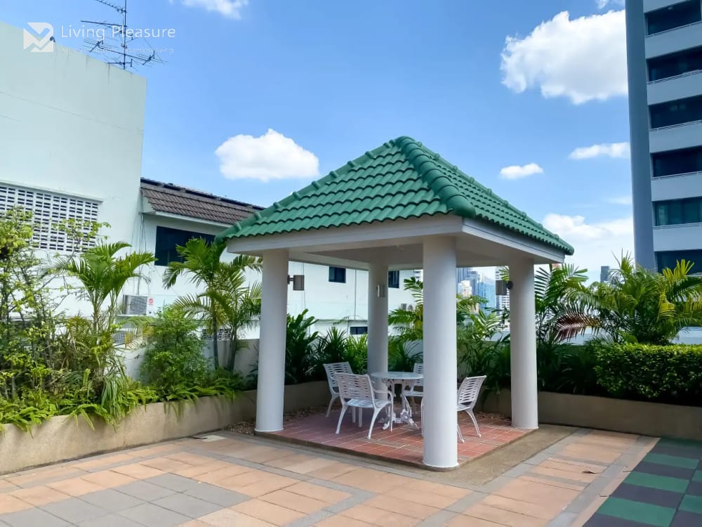 Lumpini Suite Sukhumvit 41 | Spacious 2-Bedroom Apartment | Ultra-Fast WiFi | Private Pool | Phrom Phong 41