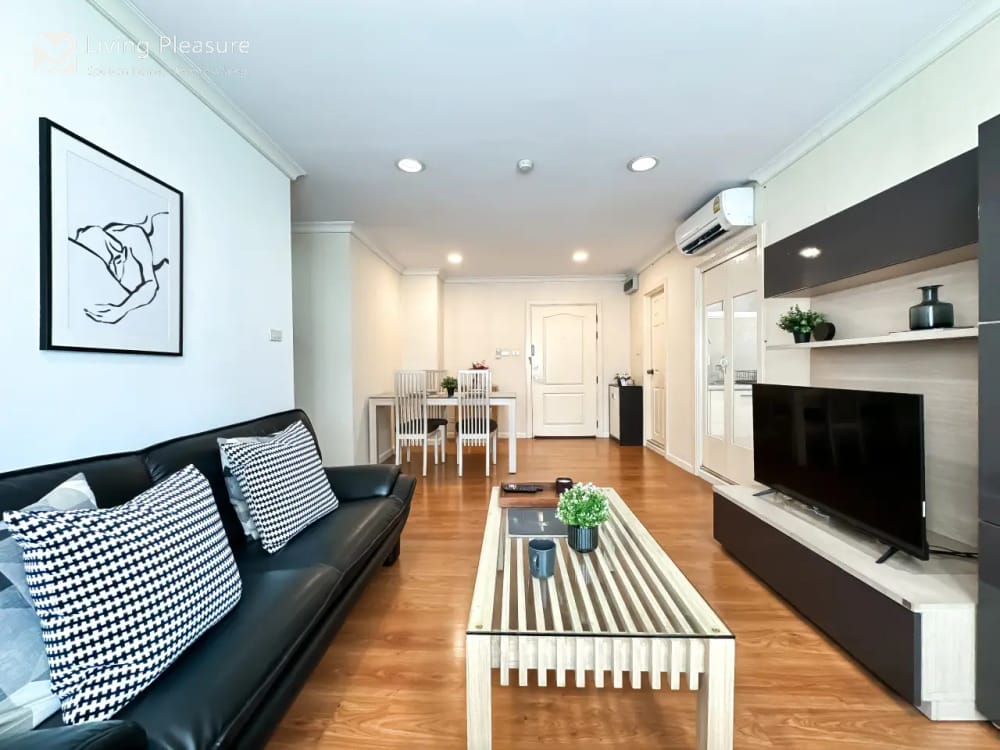Lumpini Suite Sukhumvit 41 | Spacious 2-Bedroom Apartment | Ultra-Fast WiFi | Private Pool | Phrom Phong 7