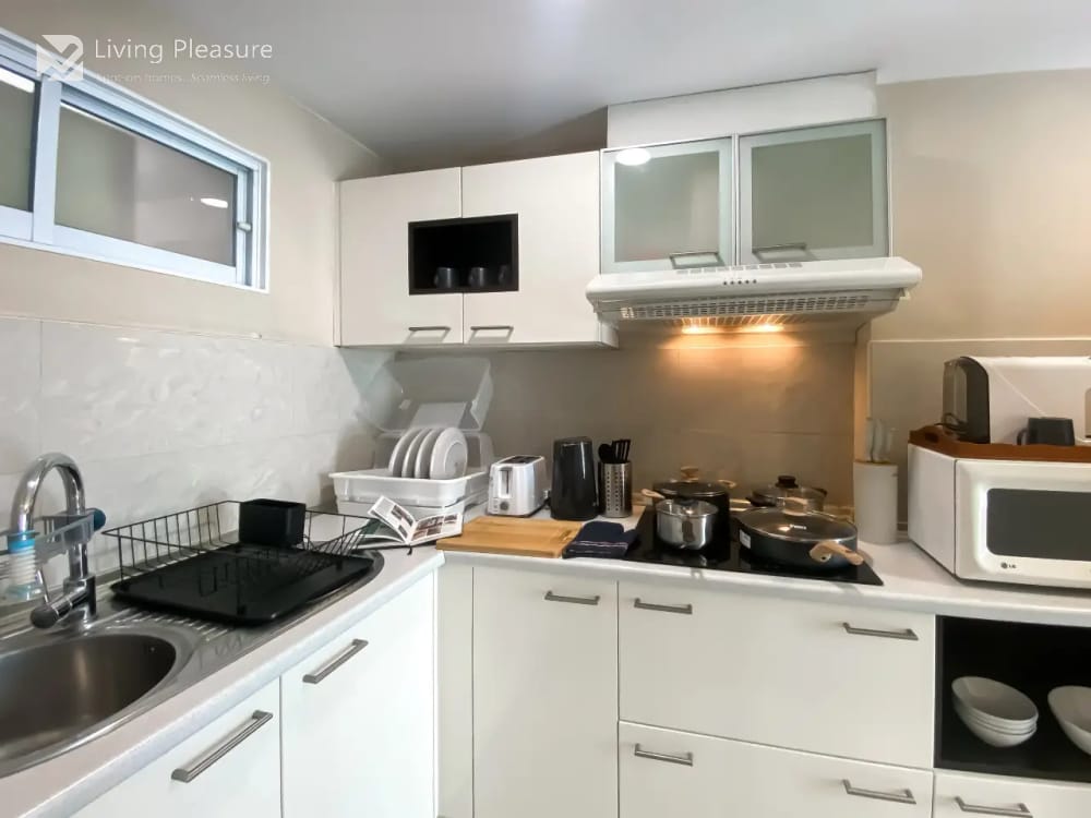Lumpini Suite Sukhumvit 41 | Spacious 2-Bedroom Apartment | Ultra-Fast WiFi | Private Pool | Phrom Phong 8