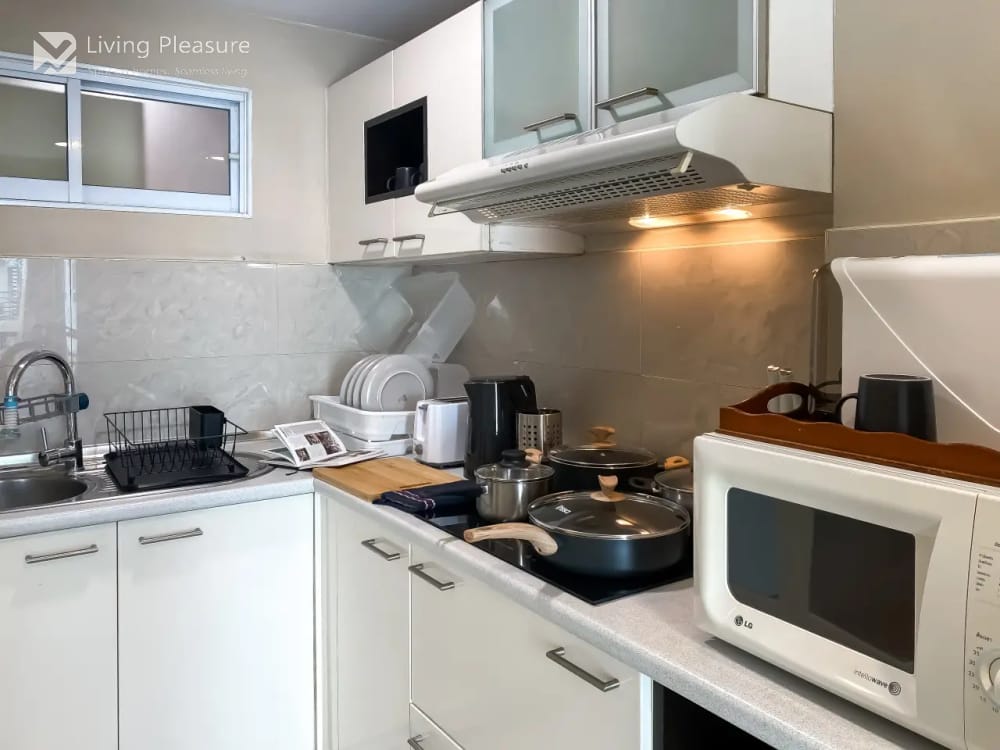 Lumpini Suite Sukhumvit 41 | Spacious 2-Bedroom Apartment | Ultra-Fast WiFi | Private Pool | Phrom Phong 9