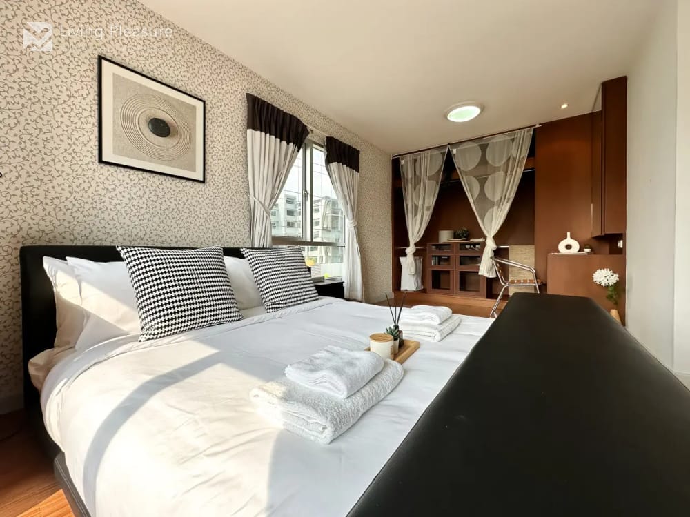 One Thonglor | 1-Bedroom Apartment | 52 sqm | Ultra-Fast WiFi | Near BTS Thonglor 17