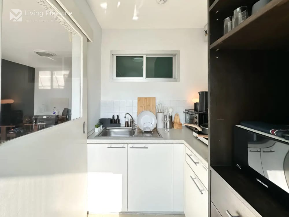 One Thonglor | 1-Bedroom Apartment | 52 sqm | Ultra-Fast WiFi | Near BTS Thonglor 39
