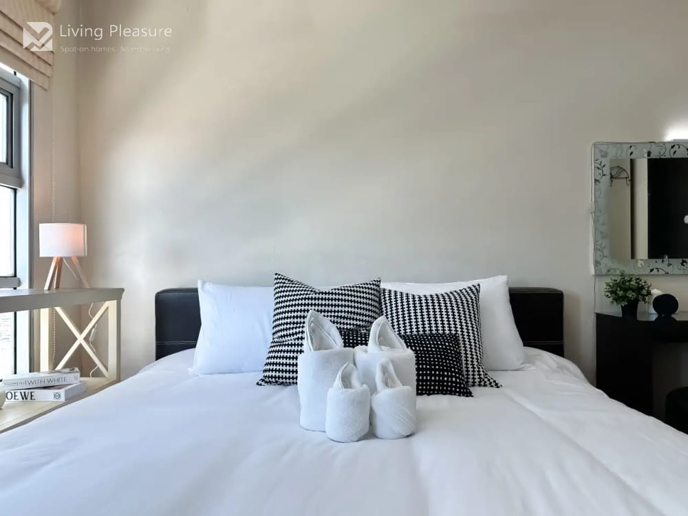 Modern 1-Bedroom High-Rise Apartment | Ultra-Fast WiFi | Central Ratchathewi | Sauna, Gym &amp; Pool 10