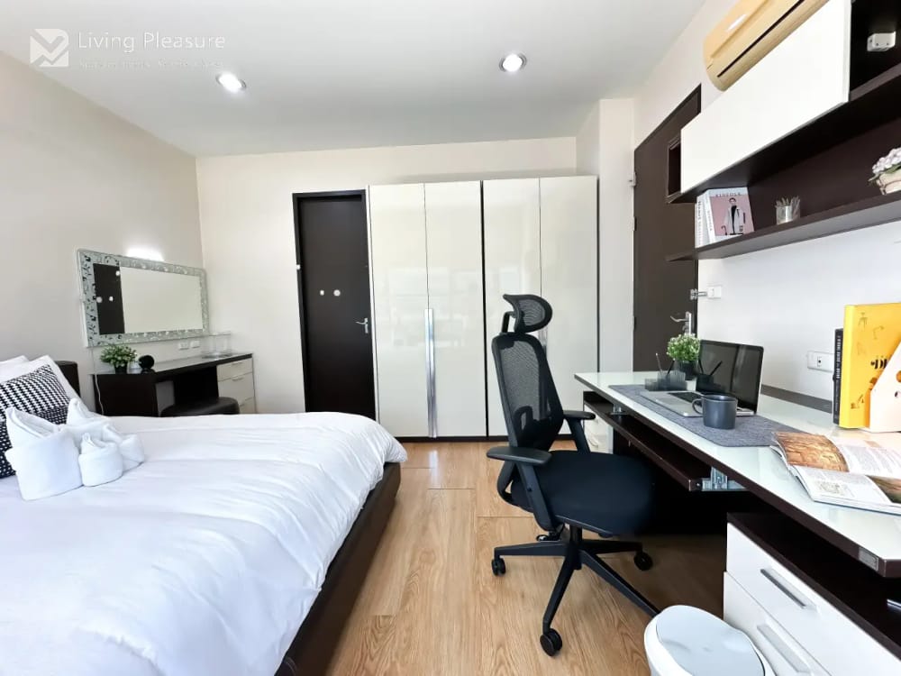 Modern 1-Bedroom High-Rise Apartment | Ultra-Fast WiFi | Central Ratchathewi | Sauna, Gym &amp; Pool 12