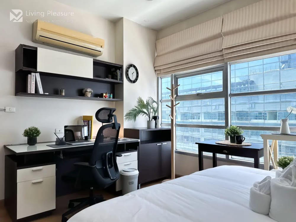 Modern 1-Bedroom High-Rise Apartment | Ultra-Fast WiFi | Central Ratchathewi | Sauna, Gym &amp; Pool 13