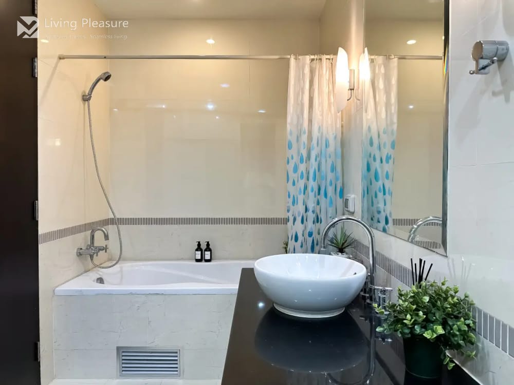 Modern 1-Bedroom High-Rise Apartment | Ultra-Fast WiFi | Central Ratchathewi | Sauna, Gym &amp; Pool 14