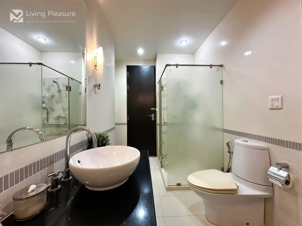 Modern 1-Bedroom High-Rise Apartment | Ultra-Fast WiFi | Central Ratchathewi | Sauna, Gym &amp; Pool 15
