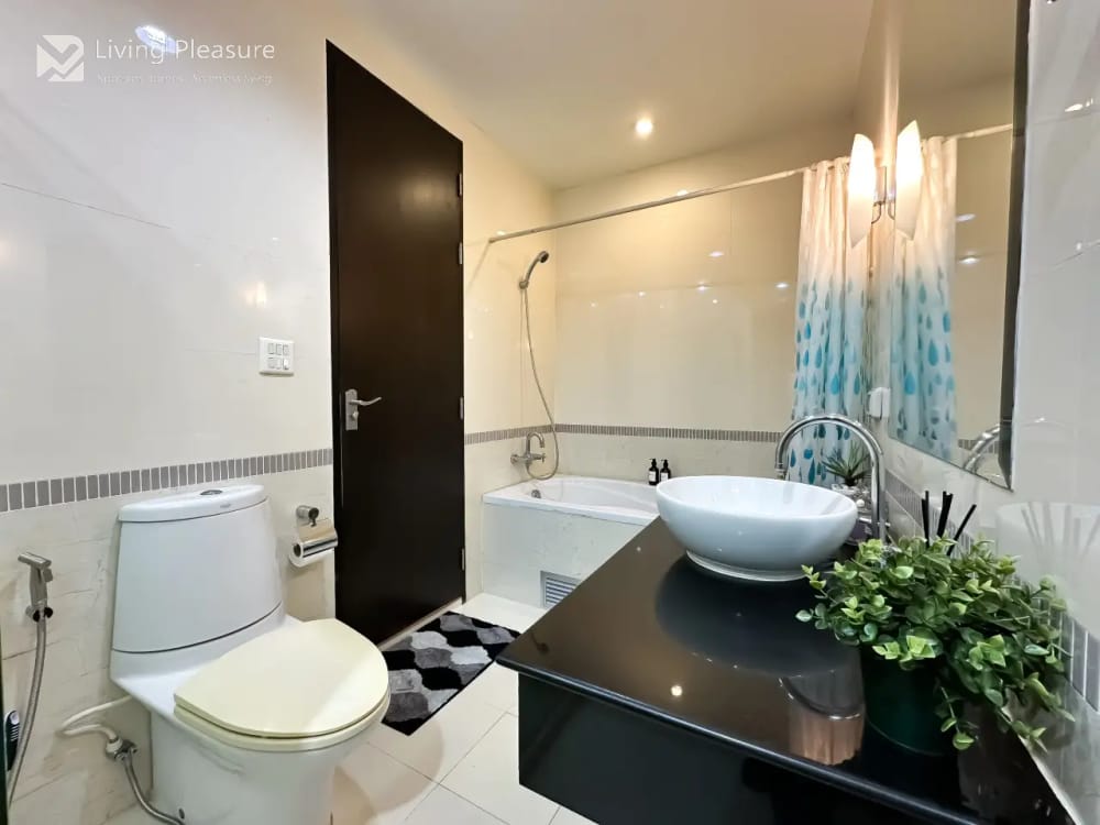 Modern 1-Bedroom High-Rise Apartment | Ultra-Fast WiFi | Central Ratchathewi | Sauna, Gym &amp; Pool 16