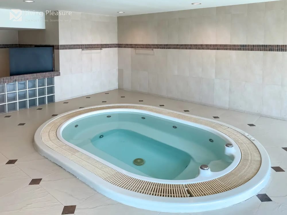Modern 1-Bedroom High-Rise Apartment | Ultra-Fast WiFi | Central Ratchathewi | Sauna, Gym &amp; Pool 20