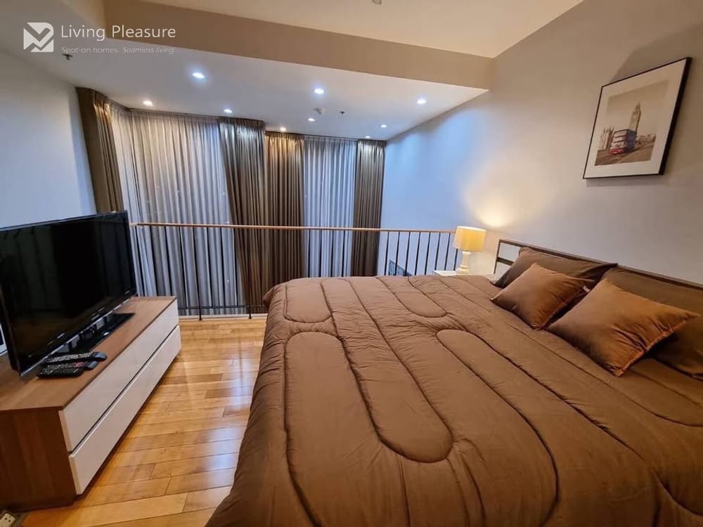 1-Bedroom Duplex for Rent in the Heart of Phrom Phong 11