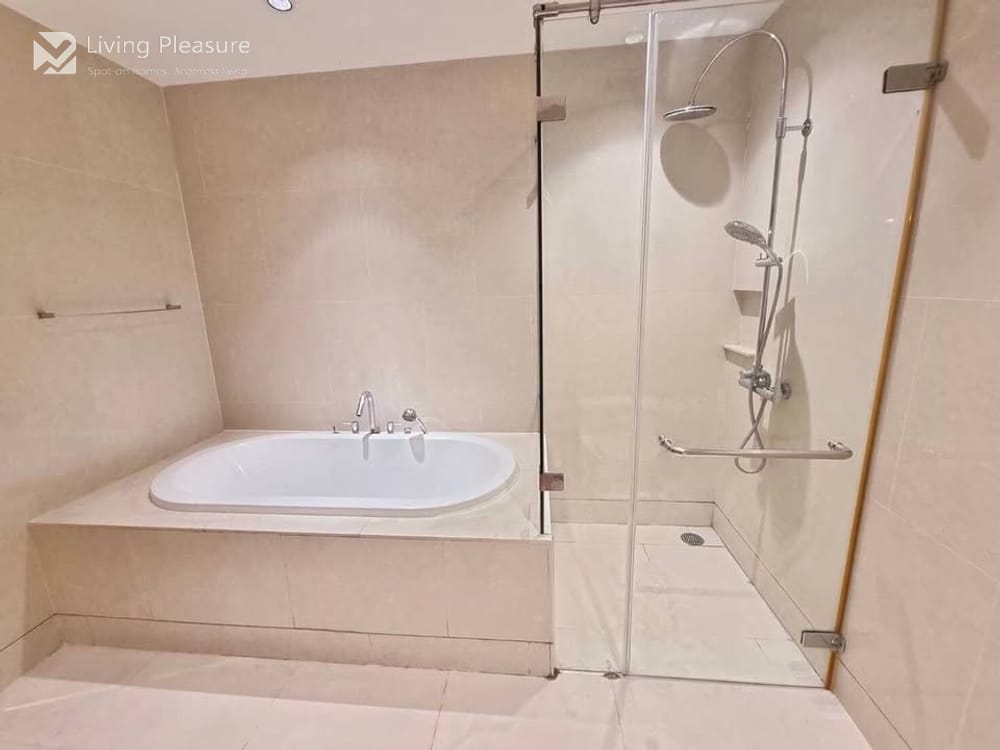 1-Bedroom Duplex for Rent in the Heart of Phrom Phong 14
