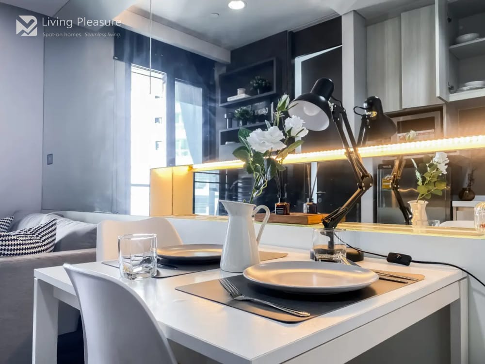 The Lumpini 24 | 1-Bedroom Apartment | Co-Working Space | Sky Pool | Near BTS Phrom Phong 10