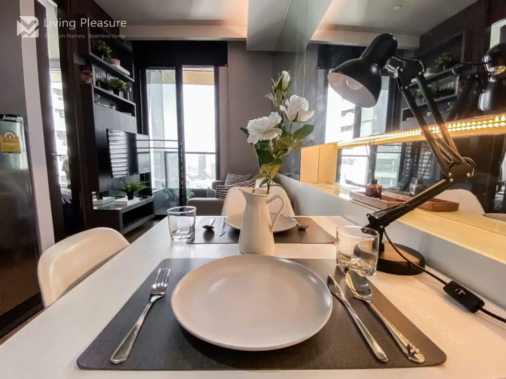 The Lumpini 24 | 1-Bedroom Apartment | Co-Working Space | Sky Pool | Near BTS Phrom Phong 11