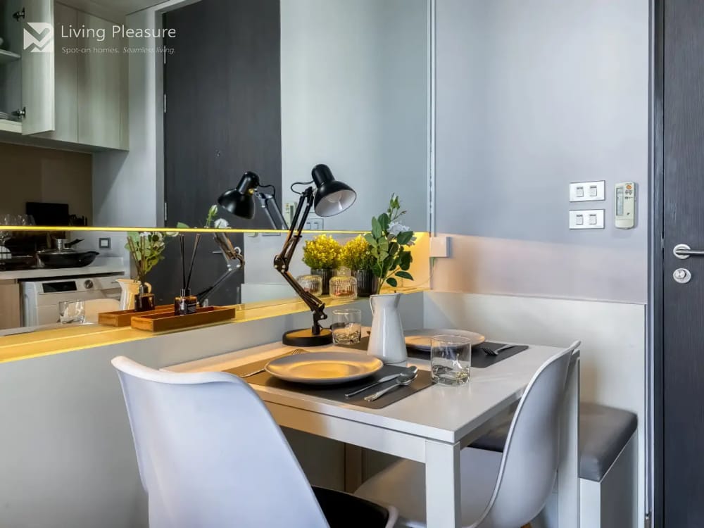 The Lumpini 24 | 1-Bedroom Apartment | Co-Working Space | Sky Pool | Near BTS Phrom Phong 9