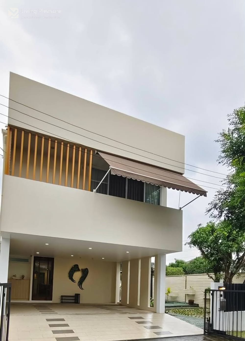 Spacious 4-Bedroom House for Rent at CourtYard Villa Rama9-Wongwaen 17