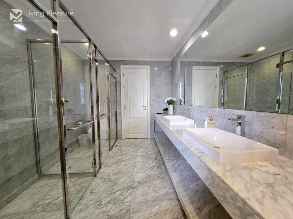 Pet-Friendly 4-Bedroom Villa for Sale and Rent in the Heart of Phrom Phong 5