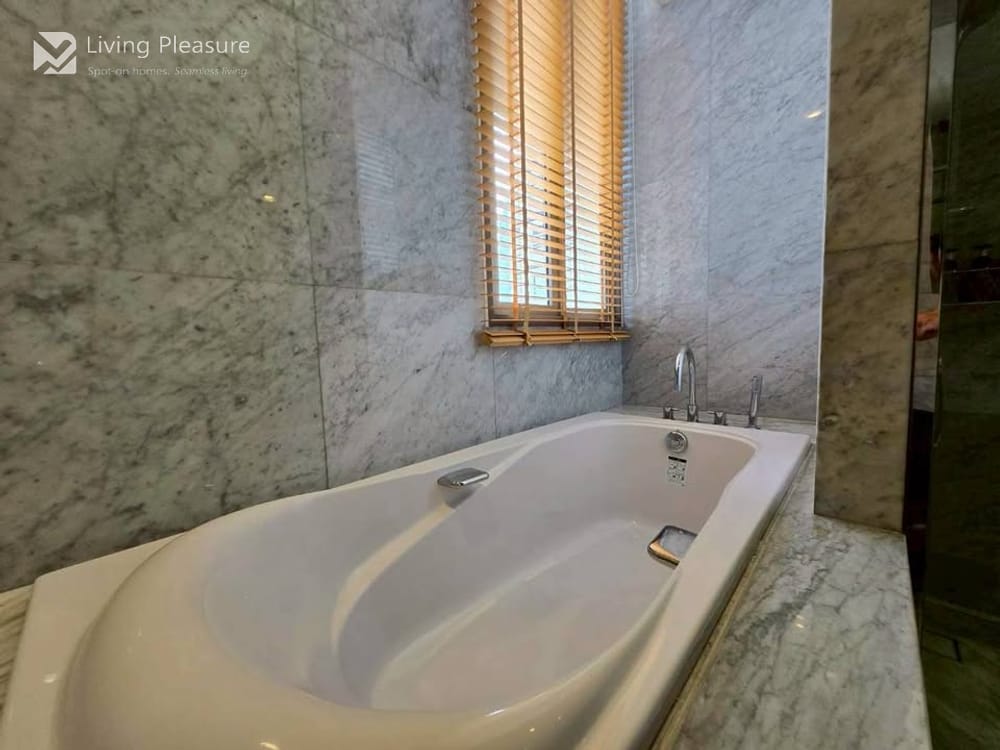 Pet-Friendly 4-Bedroom Villa for Sale and Rent in the Heart of Phrom Phong 6