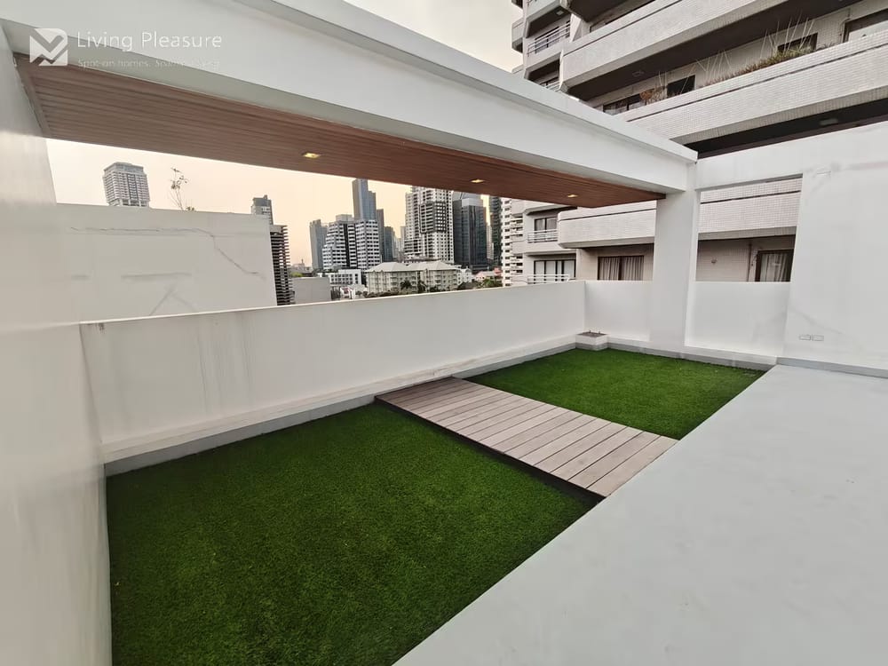 Pet-Friendly 4-Bedroom Villa for Sale and Rent in the Heart of Phrom Phong 32