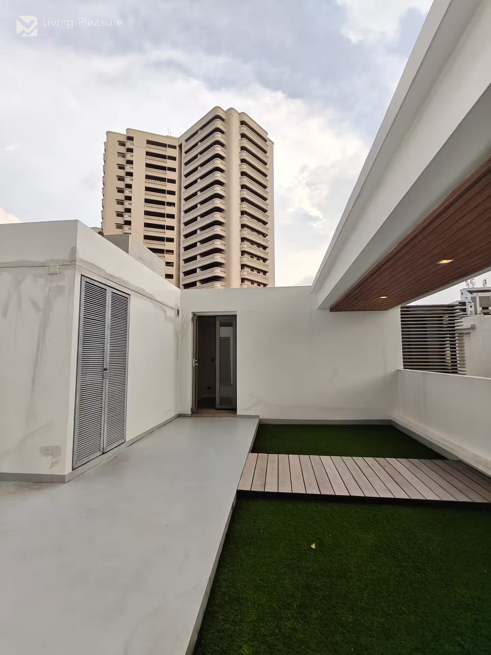 Pet-Friendly 4-Bedroom Villa for Sale and Rent in the Heart of Phrom Phong 34