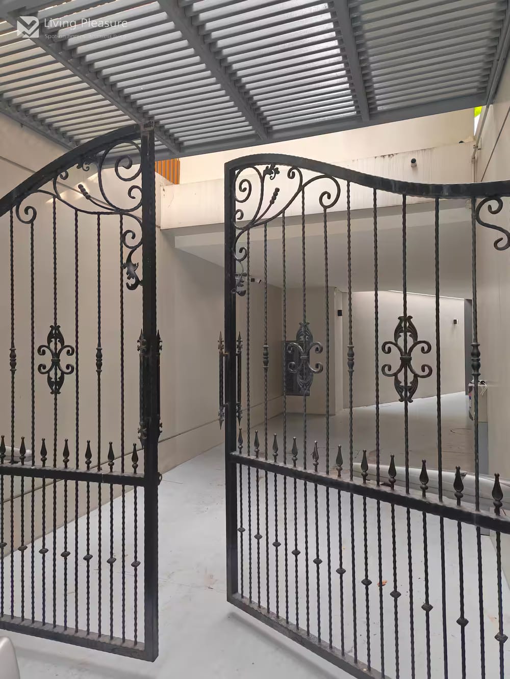 Pet-Friendly 4-Bedroom Villa for Sale and Rent in the Heart of Phrom Phong 41