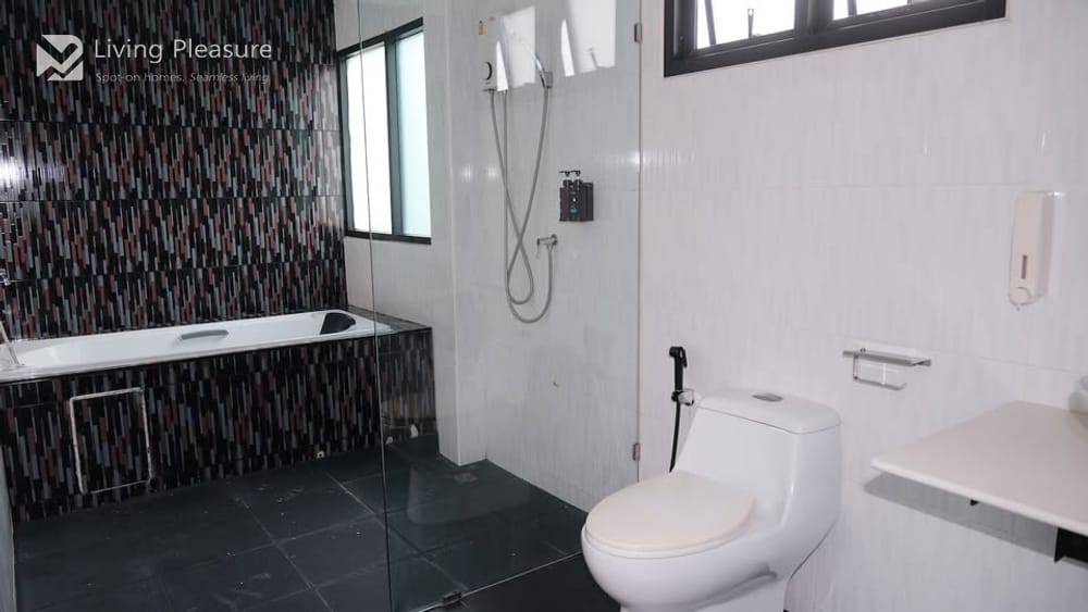 5 Bedrooms Pool Villa for Rent I Udomsuk, Bangkok 3