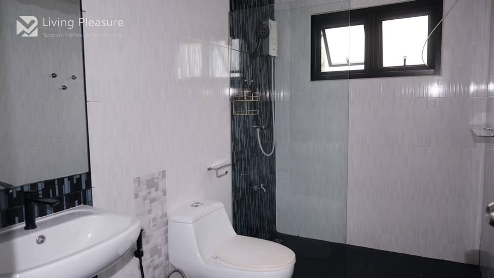 5 Bedrooms Pool Villa for Rent I Udomsuk, Bangkok 4
