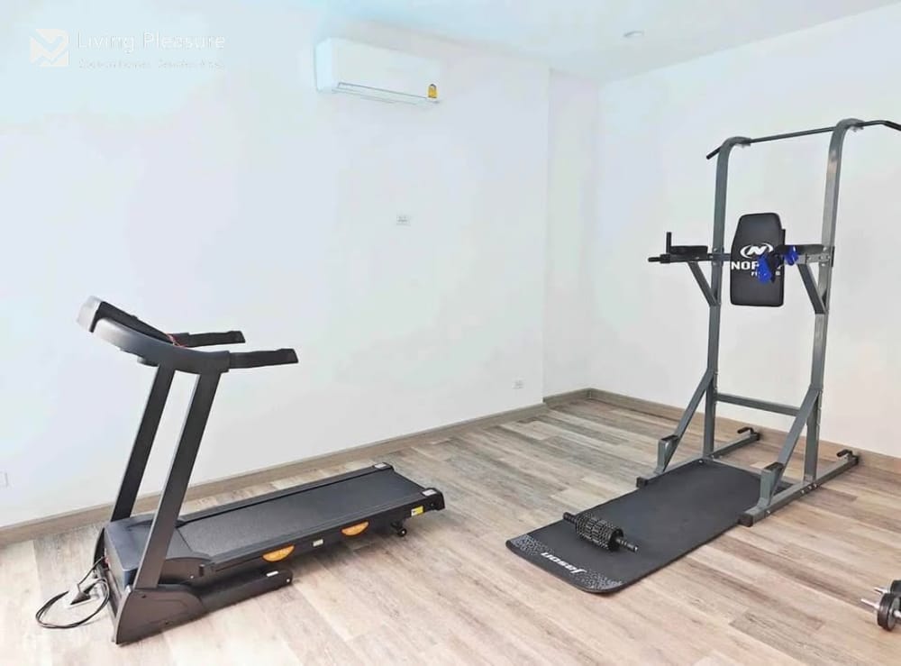 7 Bedrooms Pool Villa for Rent I Suttisan , Bangkok 10