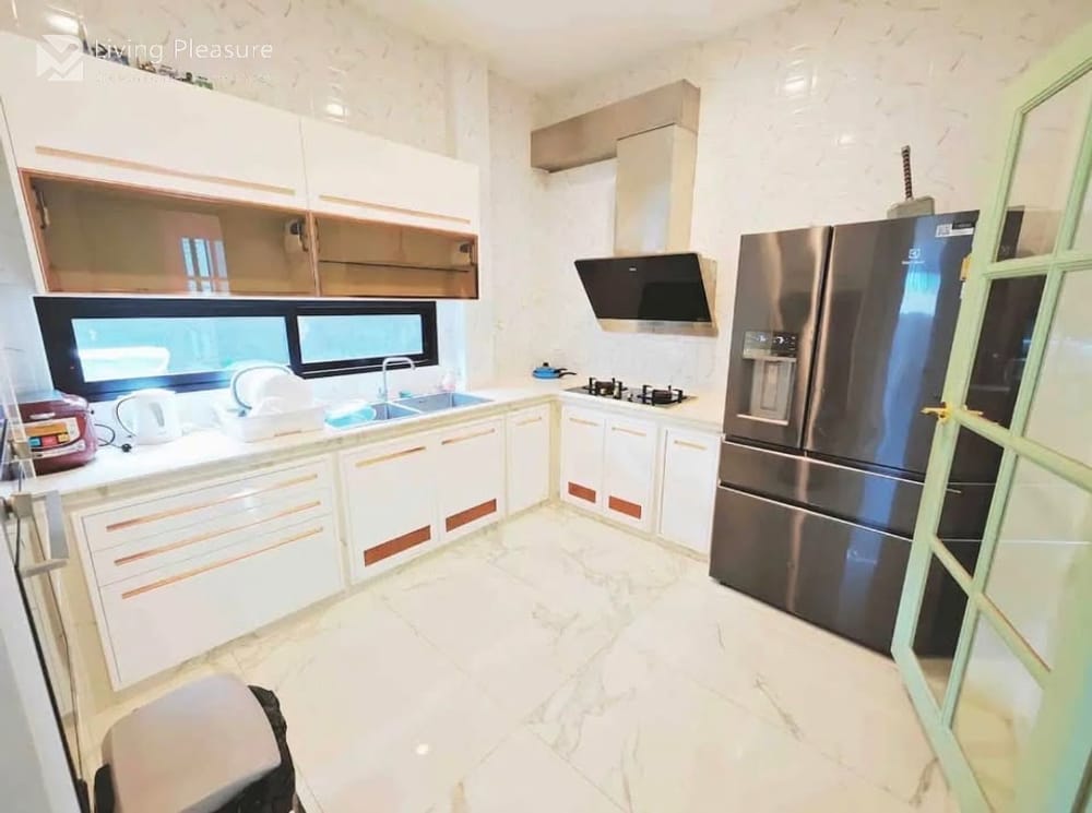 7 Bedrooms Pool Villa for Rent I Suttisan , Bangkok 12
