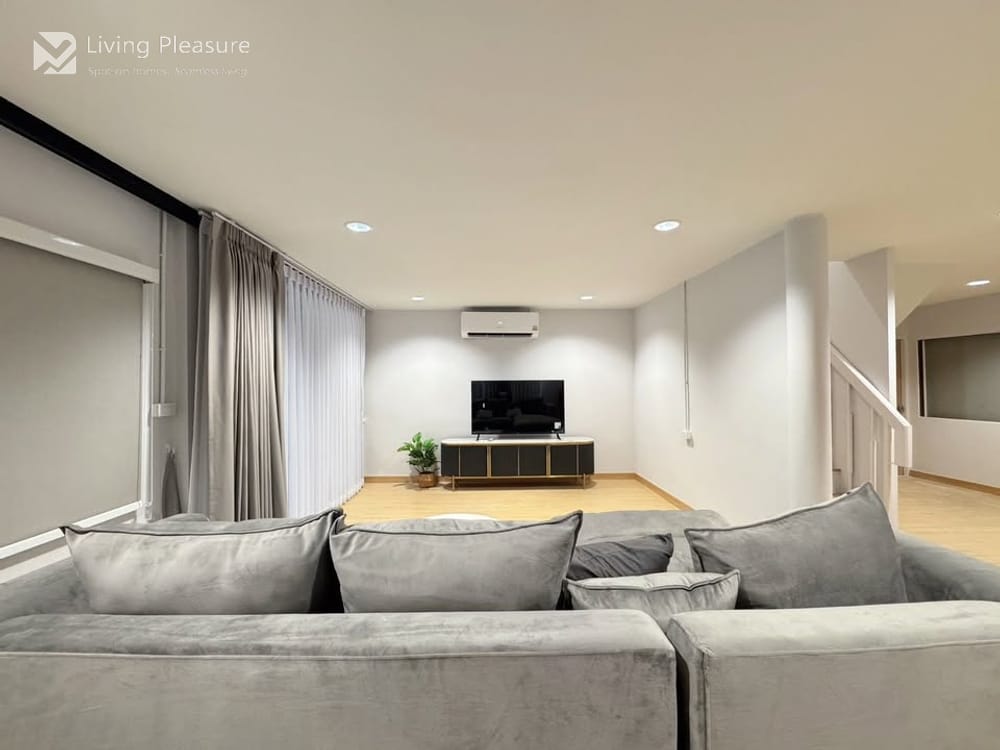 Pool Villa for Rent I near MRT Suttusarn, Bangkok 9