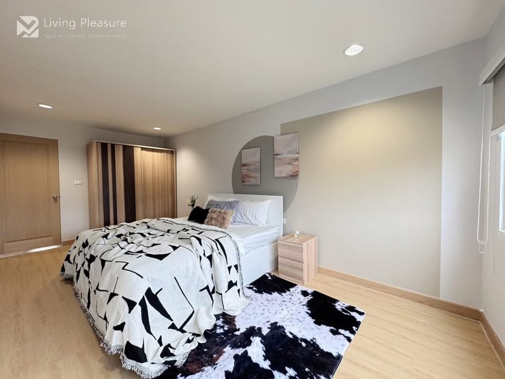 Pool Villa for Rent I near MRT Suttusarn, Bangkok 10