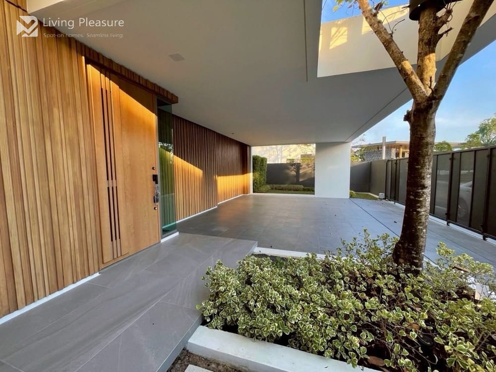 3-Storey Luxury House for Rent I 4 Bedrooms 4 Bath I VIVE Rama 9 (Pet Friendly) 2