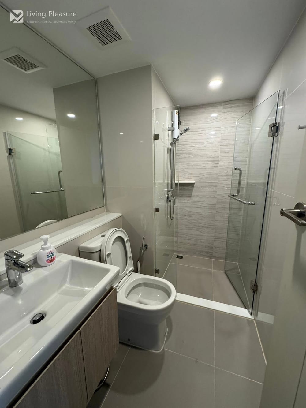 2 Bedrooms condo for Rent I Life Rama4 - Asoke 10