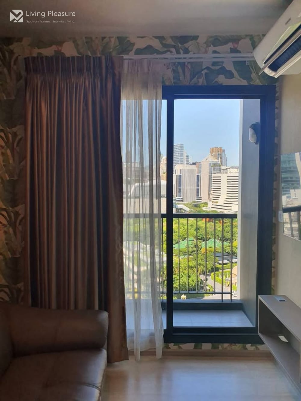 Stylish 2BR Condo for Sale/Rent at Life One Wireless near BTS Phloen Chit 4